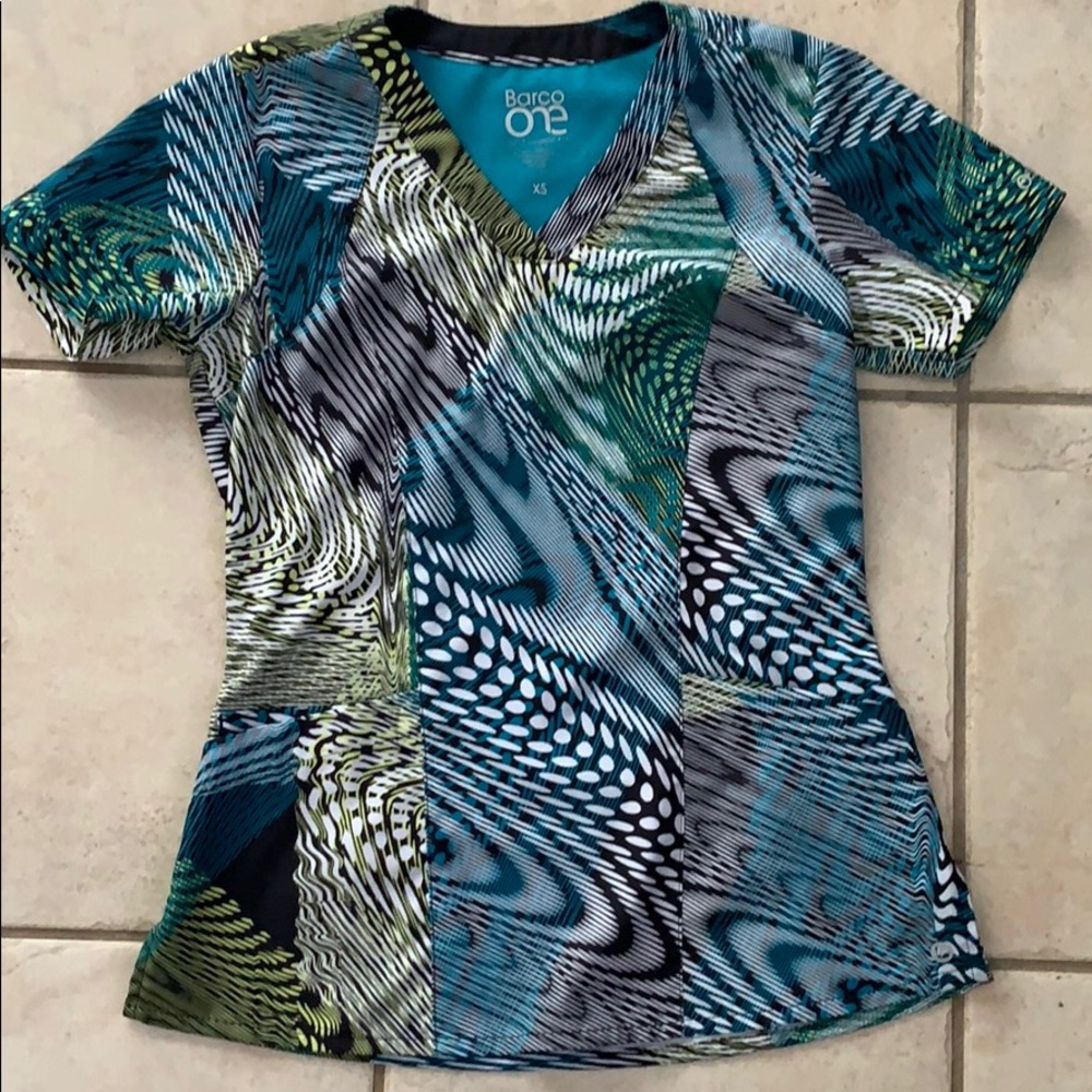 Barco one scrub top